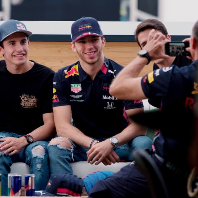 Red Bull Holzhaus Standbild 0