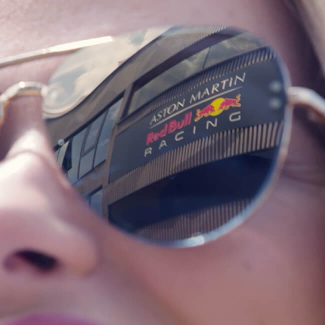 Red Bull Holzhaus Standbild 1